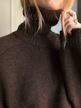 Load image into Gallery viewer, Sweater No. 30 - ENGLISH