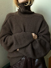 Load image into Gallery viewer, Sweater No. 30 - ENGLISH