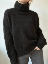 Load image into Gallery viewer, Sweater No. 11 light - DEUTSCH