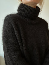 Load image into Gallery viewer, Sweater No. 11 light - ENGLISH