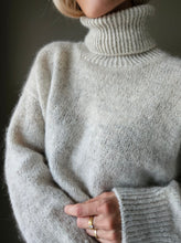 Load image into Gallery viewer, Sweater No. 11 light - SVENSKA