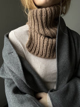 Load image into Gallery viewer, Nellie Neck Warmer - DEUTSCH