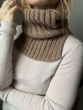 Load image into Gallery viewer, Nellie Neck Warmer - DEUTSCH