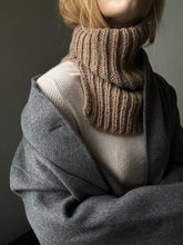 Load image into Gallery viewer, Nellie Neck Warmer - DEUTSCH