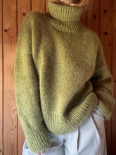 Load image into Gallery viewer, Sweater No. 25 - ENGLISH