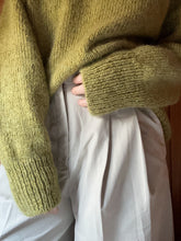 Load image into Gallery viewer, Sweater No. 25 - ENGLISH