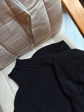 Load image into Gallery viewer, Sweater No. 9 light - ENGLISH